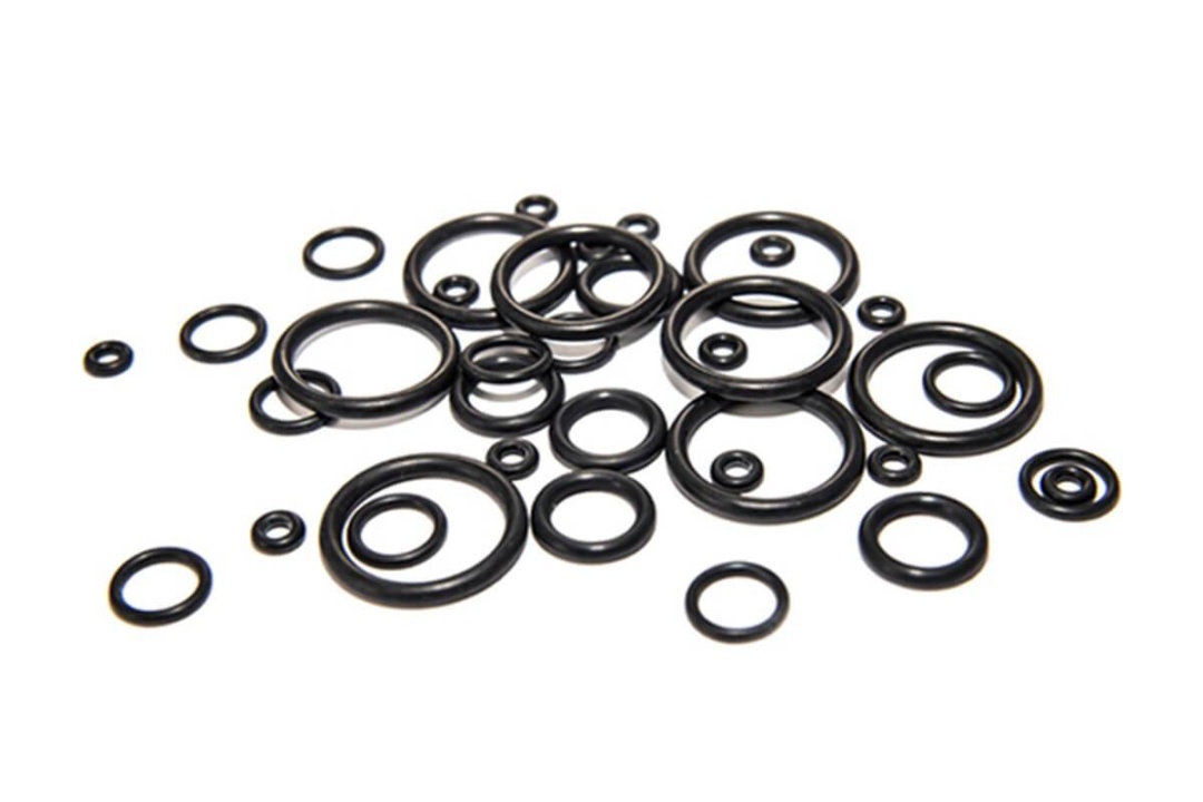 Você sabe o quão amplo pode ser o uso de um único anel de vedação? Neste post, falamos mais sobre os principais tipos, suas aplicações e materiais. Confira!