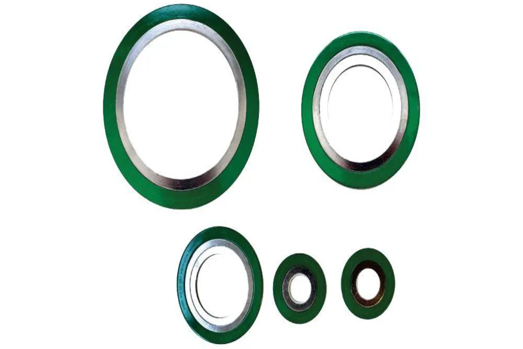 Fornecedor de produtos de borracha: juntas de vedação nas cores prata e verde.