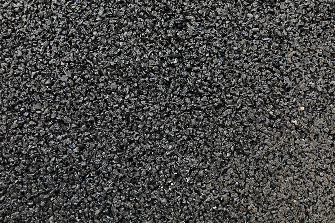 Tempo de decomposição da borracha: pequenos pedaços de borracha em decomposição.